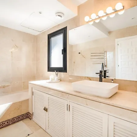 Hotel Gorgeous Townhouse Nueva Andalucia