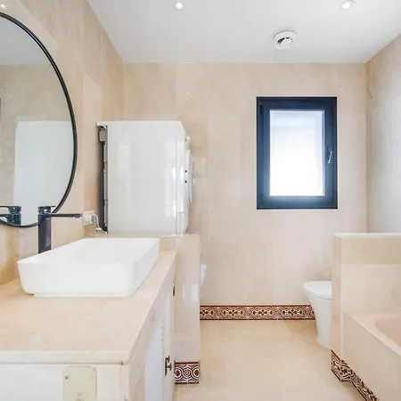 Gorgeous Townhouse Nueva Andalucia
