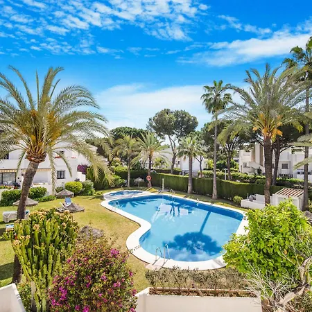 Gorgeous Townhouse Nueva Andalucia Hotel 4*