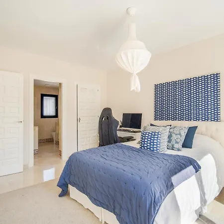 Gorgeous Townhouse Nueva Andalucia 4*