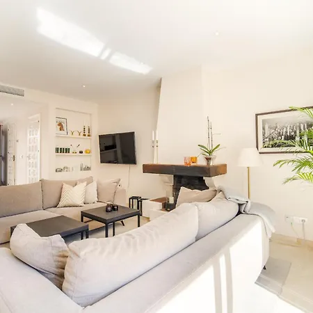 Gorgeous Townhouse Nueva Andalucia Hotel 4*