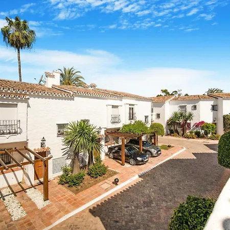 Hotel Gorgeous Townhouse Nueva Andalucia